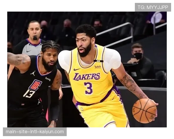 湖人防守体系崩塌暴露结构性问题 轮转迟缓换防混乱成弱点